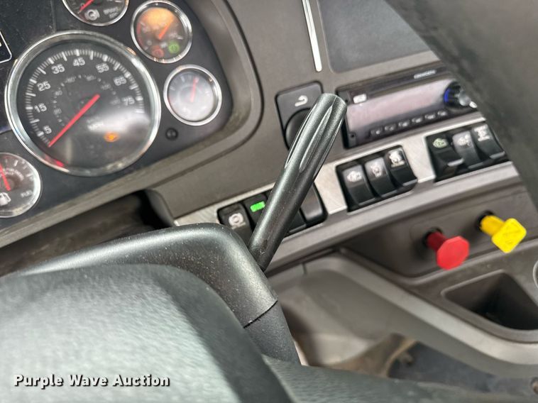 image for item DW1962 2016 Kenworth T880 semi truck