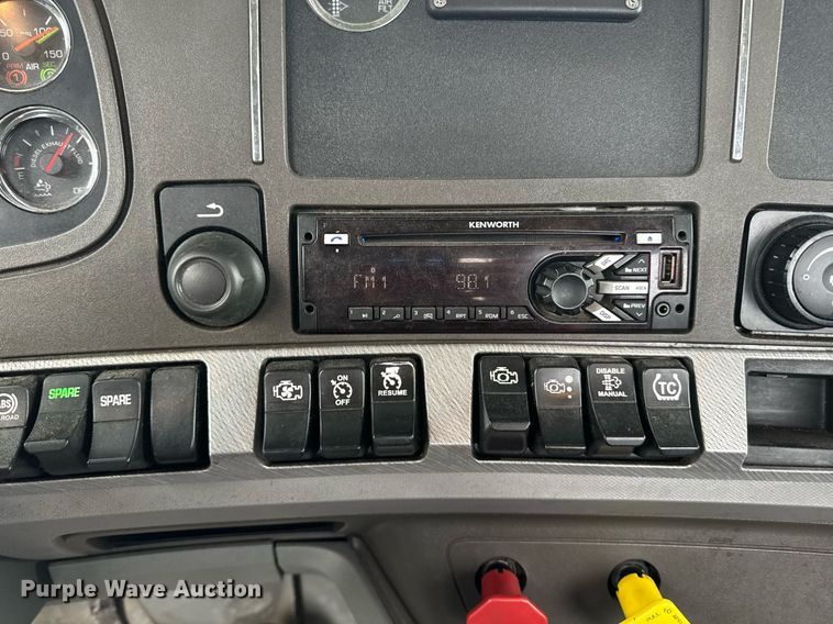 image for item DW1962 2016 Kenworth T880 semi truck