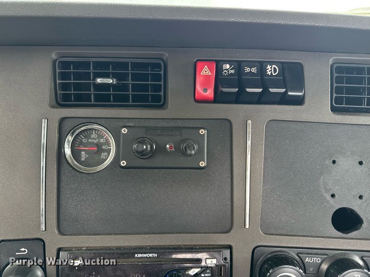 image for item DW1962 2016 Kenworth T880 semi truck