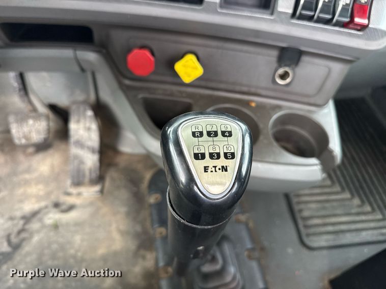 image for item DW1962 2016 Kenworth T880 semi truck