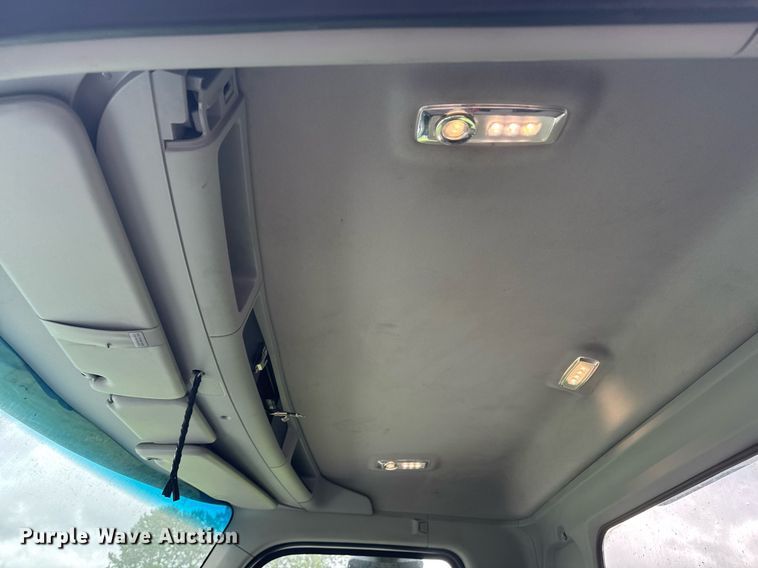 image for item DW1962 2016 Kenworth T880 semi truck