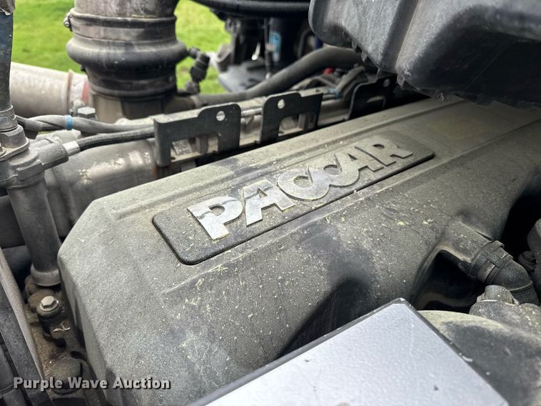 image for item DW1962 2016 Kenworth T880 semi truck