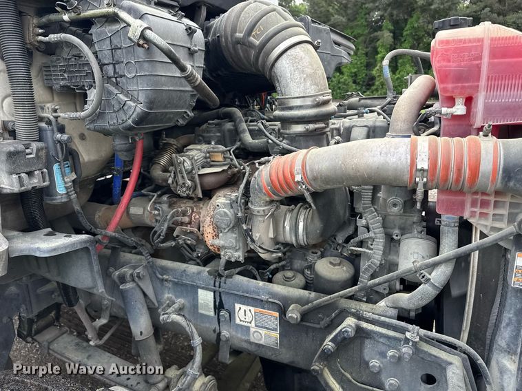 image for item DW1962 2016 Kenworth T880 semi truck