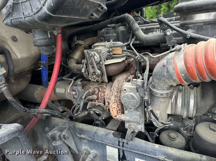 image for item DW1962 2016 Kenworth T880 semi truck