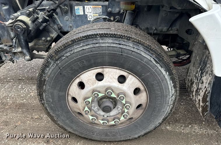 image for item DW1962 2016 Kenworth T880 semi truck