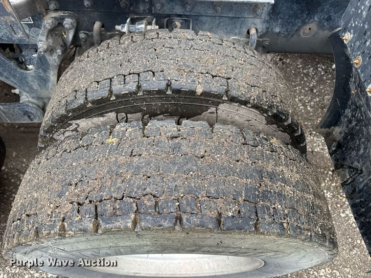 image for item DW1962 2016 Kenworth T880 semi truck