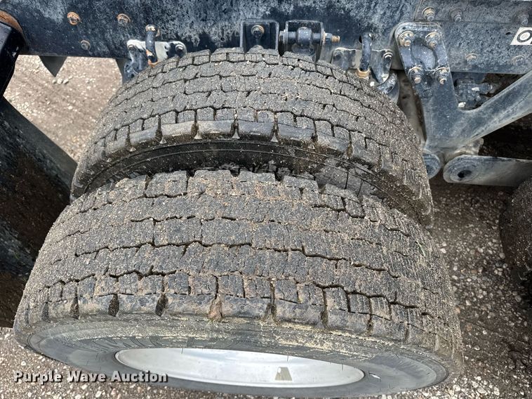 image for item DW1962 2016 Kenworth T880 semi truck