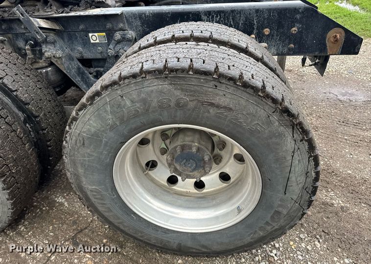 image for item DW1962 2016 Kenworth T880 semi truck