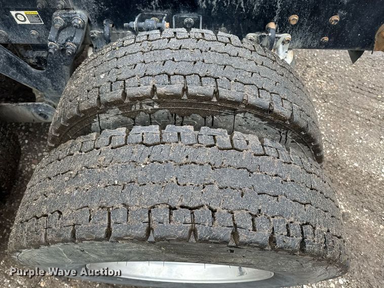 image for item DW1962 2016 Kenworth T880 semi truck