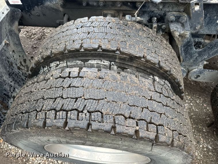 image for item DW1962 2016 Kenworth T880 semi truck