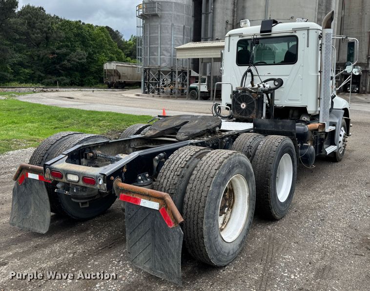 image for item DW1963 2017 Mack CXU613 semi truck