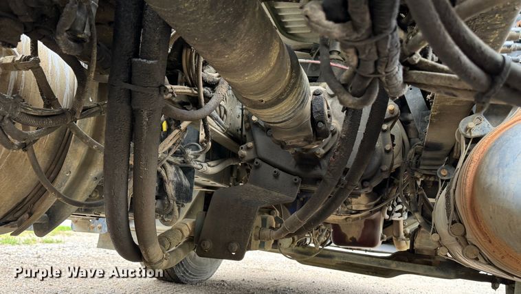 image for item DW1963 2017 Mack CXU613 semi truck