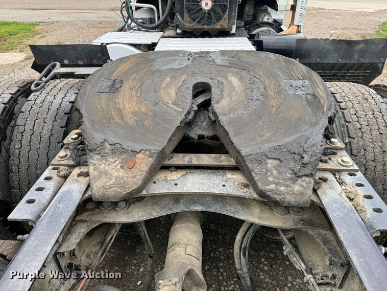 image for item DW1963 2017 Mack CXU613 semi truck