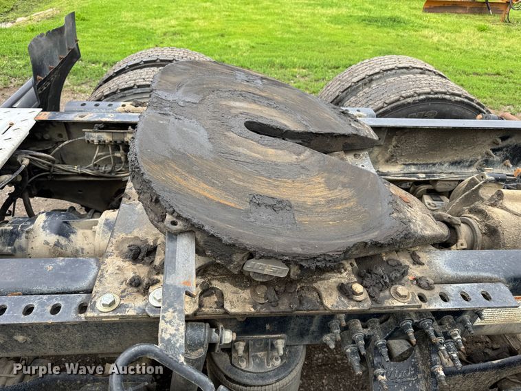 image for item DW1963 2017 Mack CXU613 semi truck