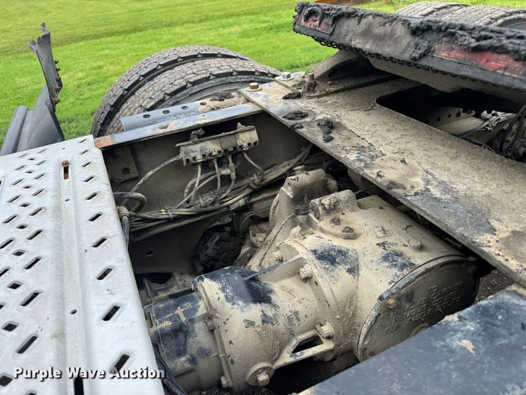 image for item DW1963 2017 Mack CXU613 semi truck