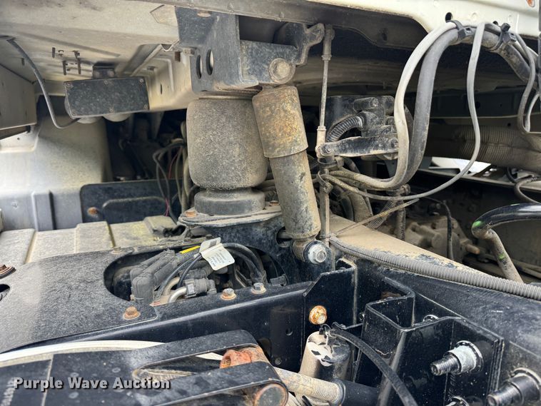 image for item DW1963 2017 Mack CXU613 semi truck