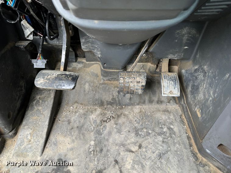 image for item DW1963 2017 Mack CXU613 semi truck