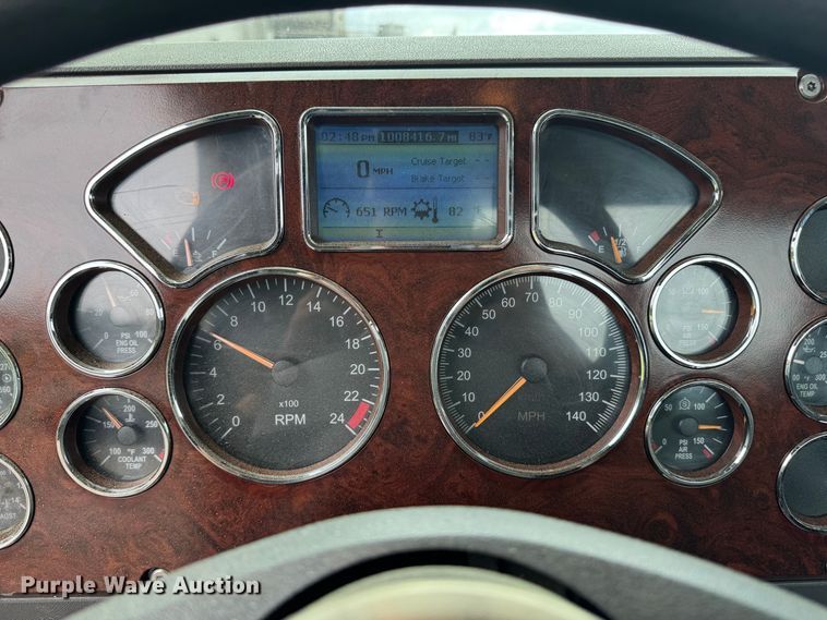 image for item DW1963 2017 Mack CXU613 semi truck