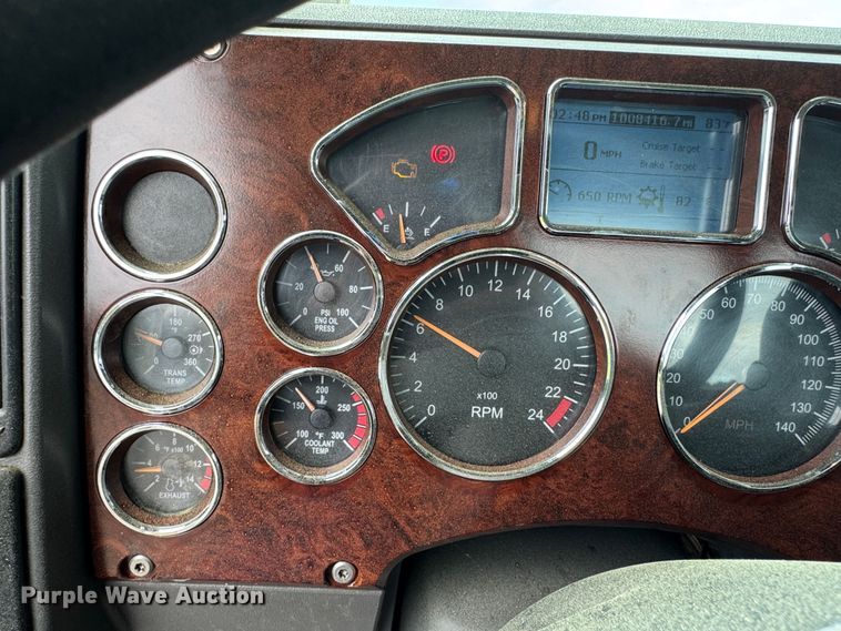 image for item DW1963 2017 Mack CXU613 semi truck