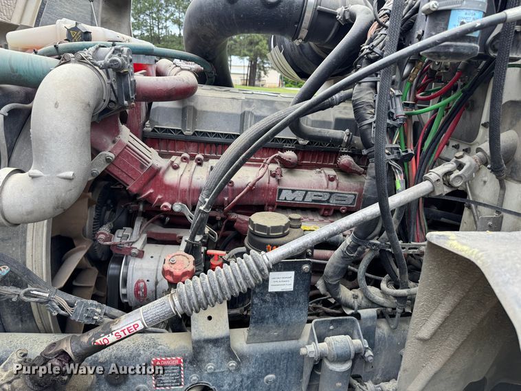 image for item DW1963 2017 Mack CXU613 semi truck