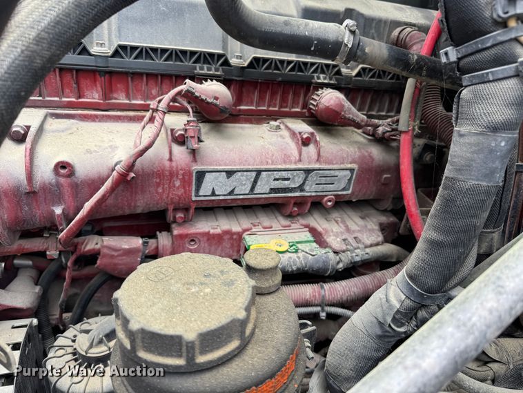 image for item DW1963 2017 Mack CXU613 semi truck