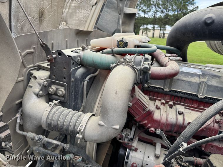 image for item DW1963 2017 Mack CXU613 semi truck