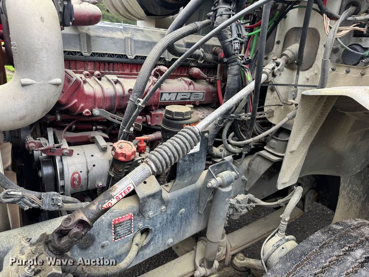 image for item DW1963 2017 Mack CXU613 semi truck