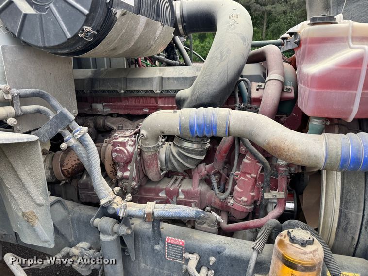 image for item DW1963 2017 Mack CXU613 semi truck