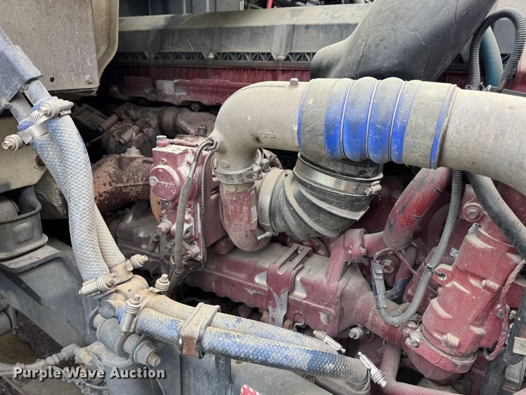 image for item DW1963 2017 Mack CXU613 semi truck