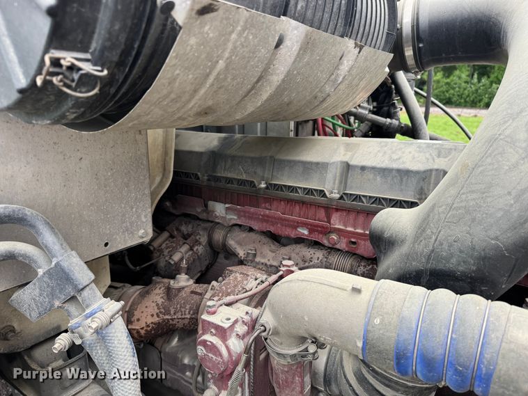 image for item DW1963 2017 Mack CXU613 semi truck