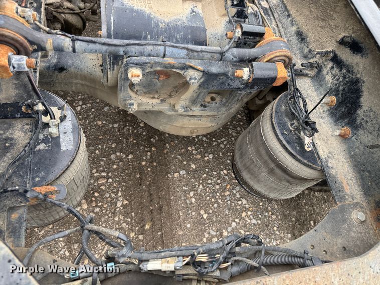 image for item DW1963 2017 Mack CXU613 semi truck