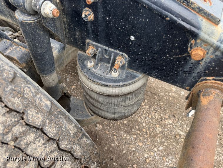 image for item DW1963 2017 Mack CXU613 semi truck