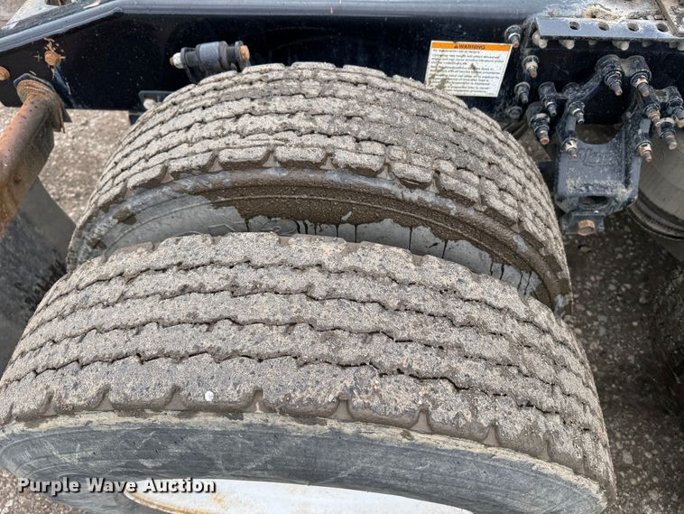 image for item DW1963 2017 Mack CXU613 semi truck