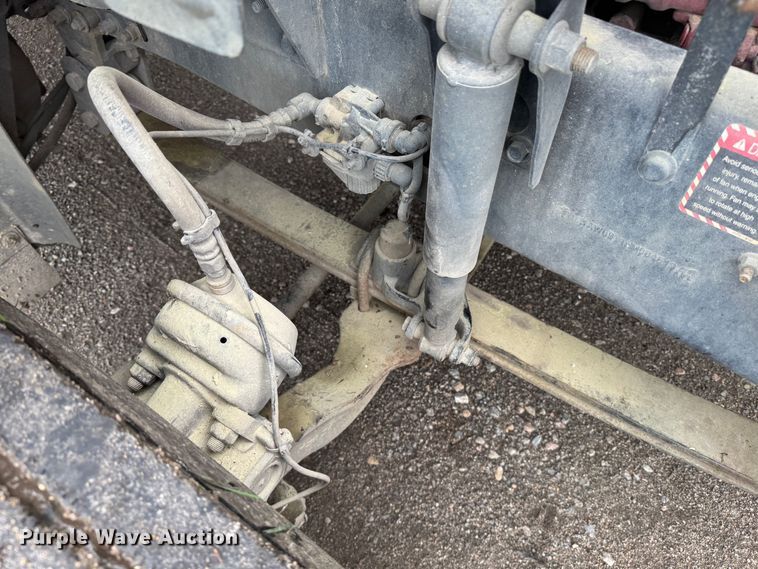 image for item DW1963 2017 Mack CXU613 semi truck