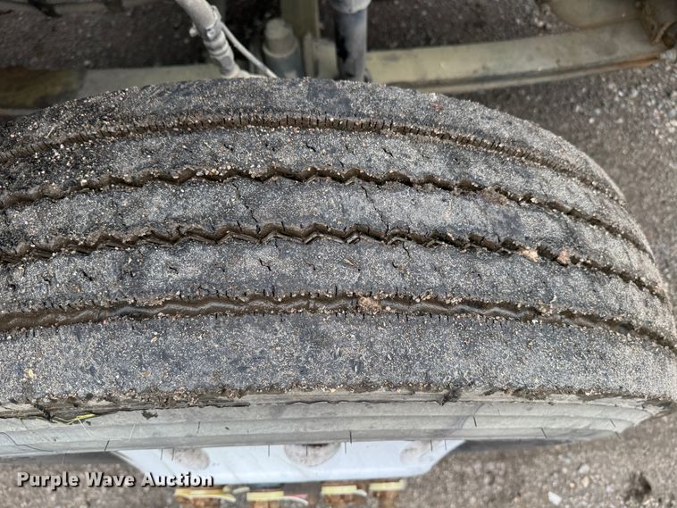 image for item DW1963 2017 Mack CXU613 semi truck