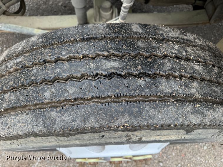 image for item DW1963 2017 Mack CXU613 semi truck