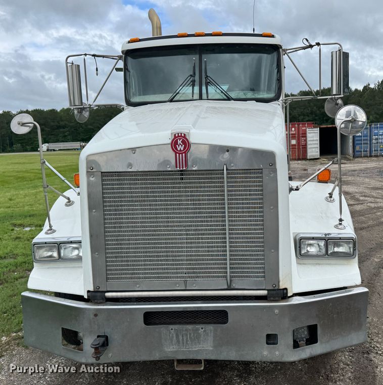 image for item DW1964 2013 Kenworth T800 semi truck