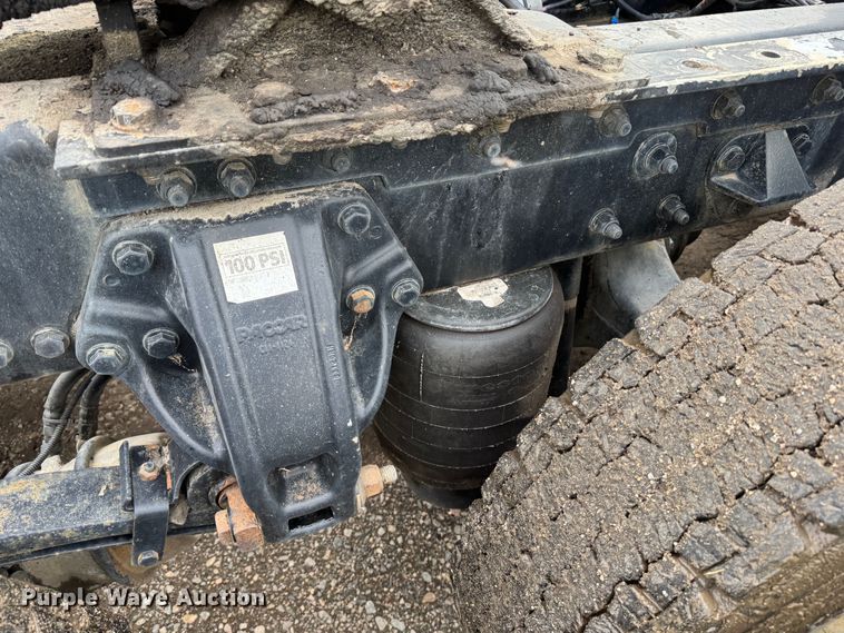 image for item DW1964 2013 Kenworth T800 semi truck