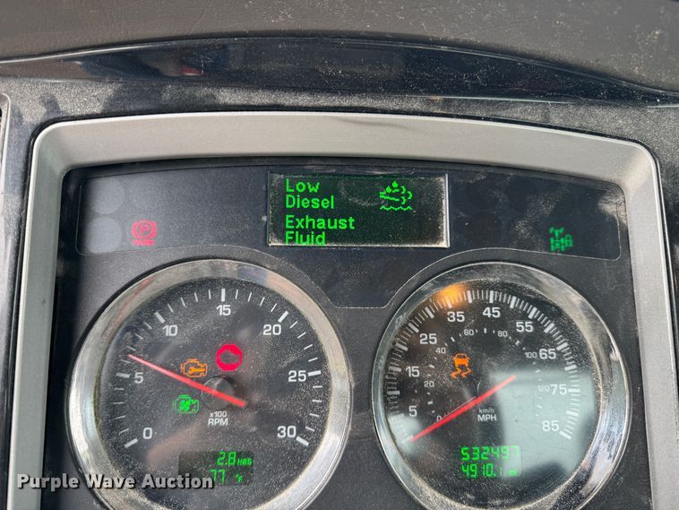 image for item DW1964 2013 Kenworth T800 semi truck