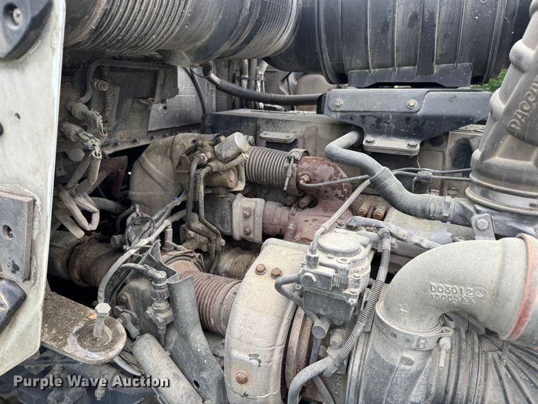 image for item DW1964 2013 Kenworth T800 semi truck