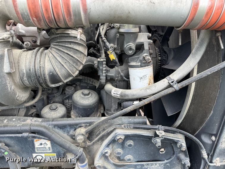 image for item DW1964 2013 Kenworth T800 semi truck