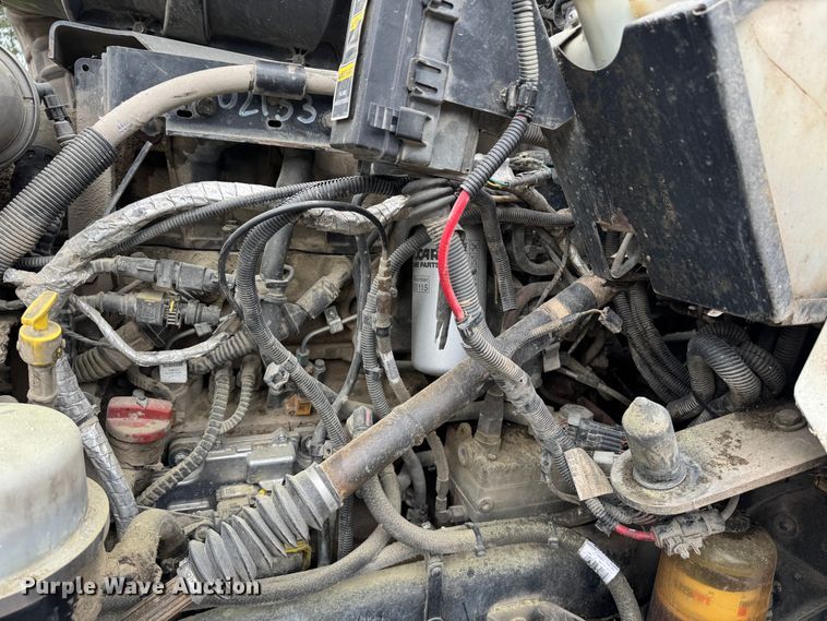 image for item DW1964 2013 Kenworth T800 semi truck