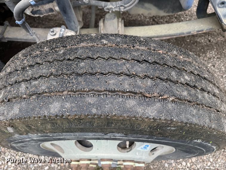 image for item DW1964 2013 Kenworth T800 semi truck