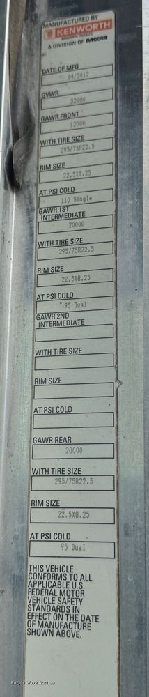 image for item DW1964 2013 Kenworth T800 semi truck