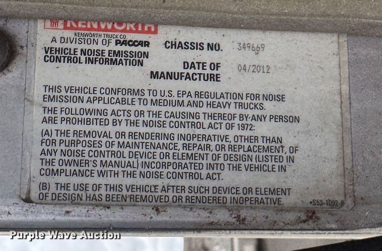 image for item DW1964 2013 Kenworth T800 semi truck