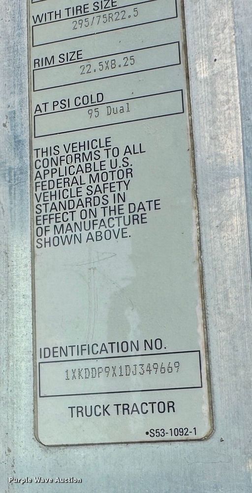 image for item DW1964 2013 Kenworth T800 semi truck