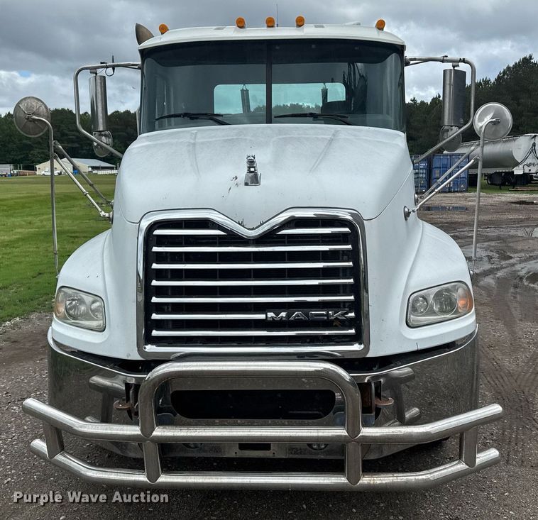 image for item DW1965 2017 Mack CXU semi truck