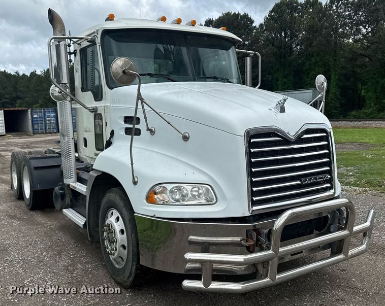 image for item DW1965 2017 Mack CXU semi truck