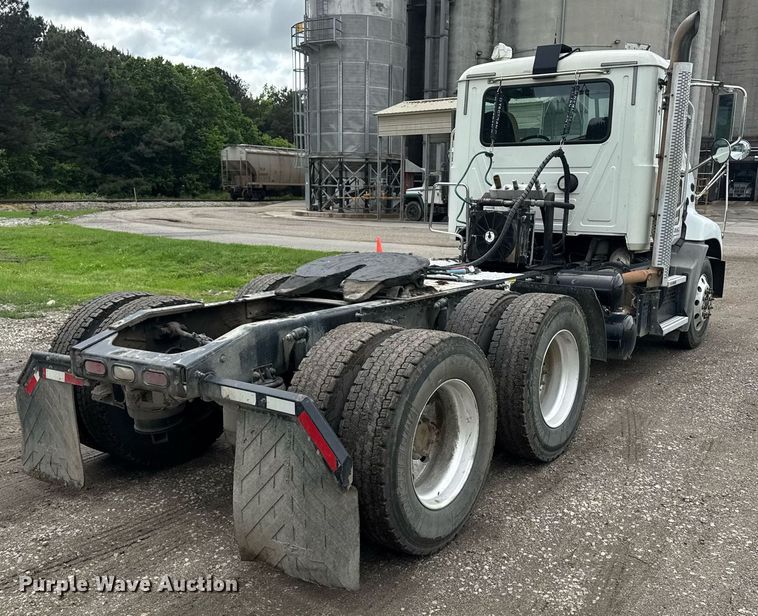 image for item DW1965 2017 Mack CXU semi truck