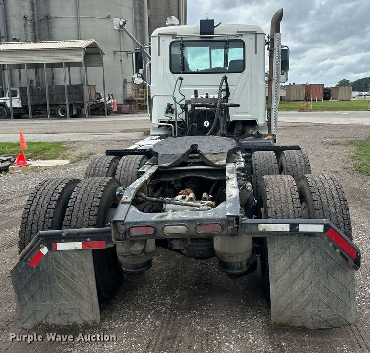 image for item DW1965 2017 Mack CXU semi truck